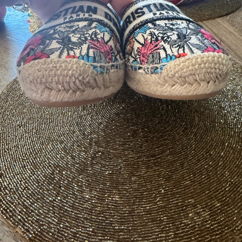 Dior Espadrilles with Black and Red Floral Design - Picture 5 of 10